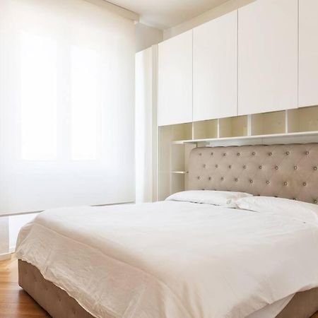 Bilocale Vista Sul Duomo Di Milano Apartment Bagian luar foto