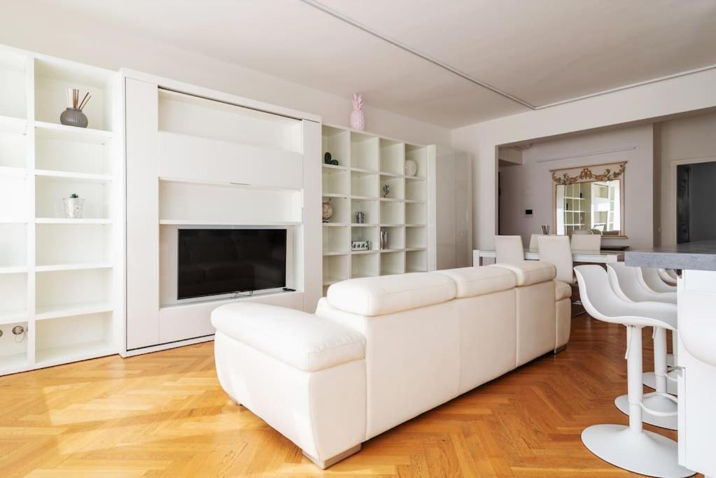 Bilocale Vista Sul Duomo Di Milano Apartment Bagian luar foto