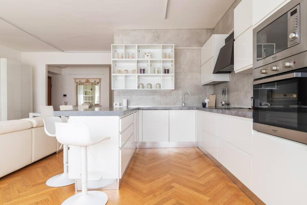 Bilocale Vista Sul Duomo Di Milano Apartment Bagian luar foto